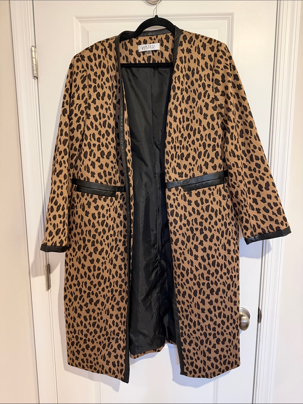 Kasper Leopard Print Jacquard Long-Sleeve Jacket - Tan/Black - Picture 2 of 5